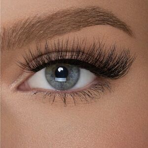 Brand NEW Lilly Lashes NYC Eyelashes - Sealed.